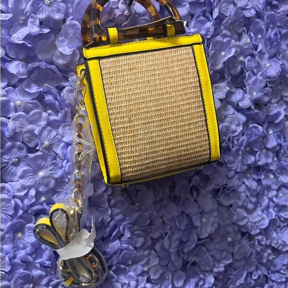 🔥New IN 💡ATTIRE YELLOW CROSSBODY BAG🔥 - Picture 7 of 9